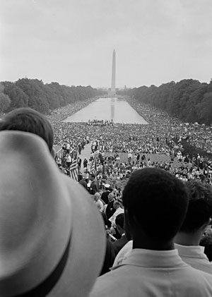 file:/activities/oralhistory/cappics/romer1963_mall, alt: Protesters looking toward Washington Monument
